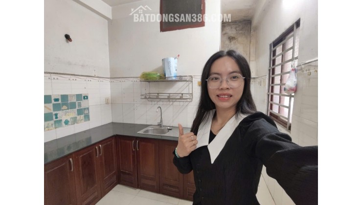 Nhà 2 tầng BTCT ngay trục đường Nguyễn Sơn chỉ 2Đ hơn